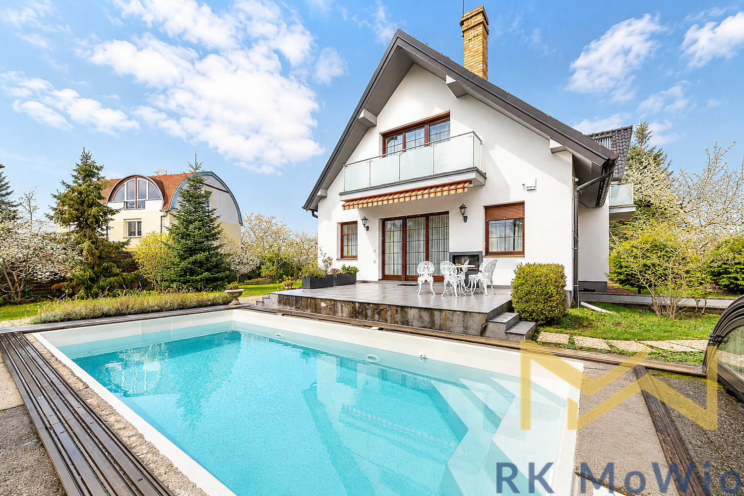 Pronájem domu 253 m² s pozemkem 900 m²
