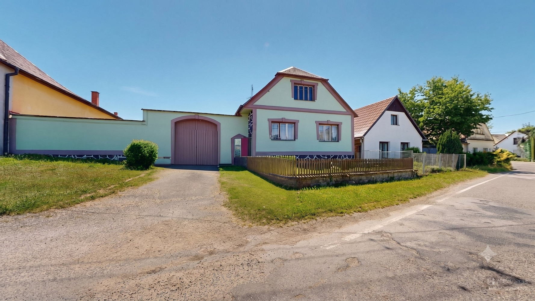 Prodej domu 255 m² s pozemkem 2 214 m²