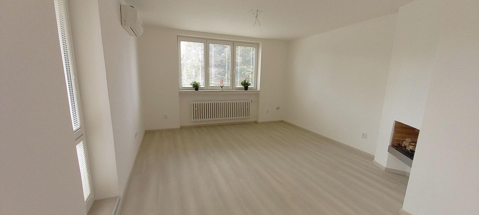 Pronájem bytu 4+kk 84 m² – fotografie 3
