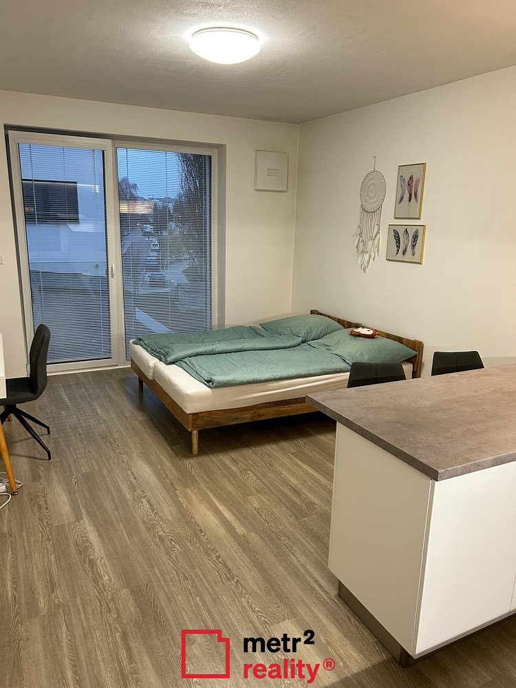 Pronájem bytu 1+kk 34 m² – fotografie 3
