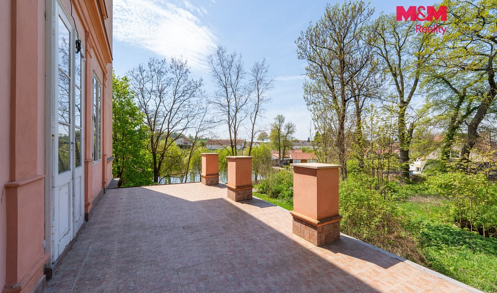 Prodej historického objektu s pozemkem 4 672 m2, Dírná – náhled fotky 14