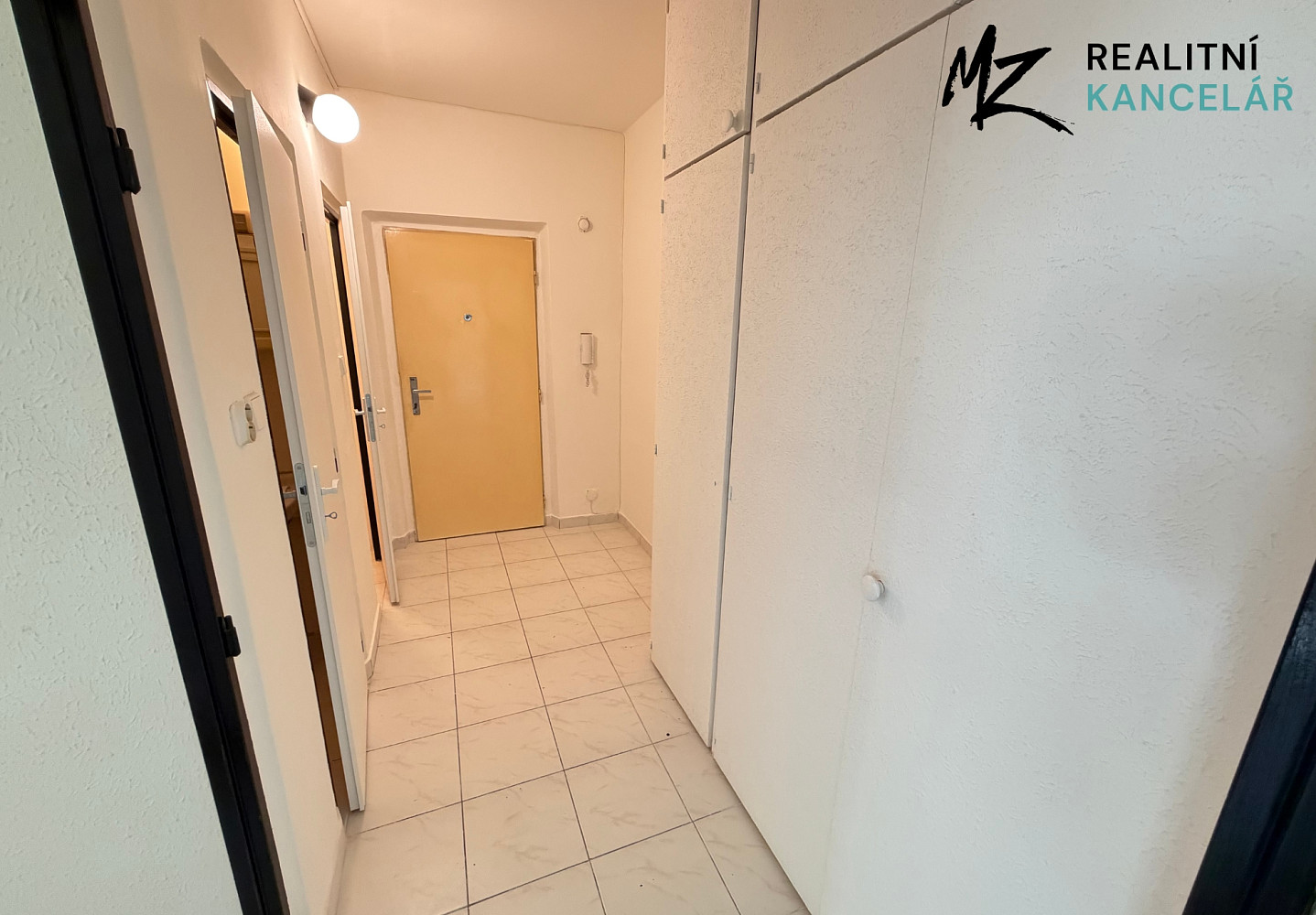 Pronájem bytu 1+1 37 m² — photo 3