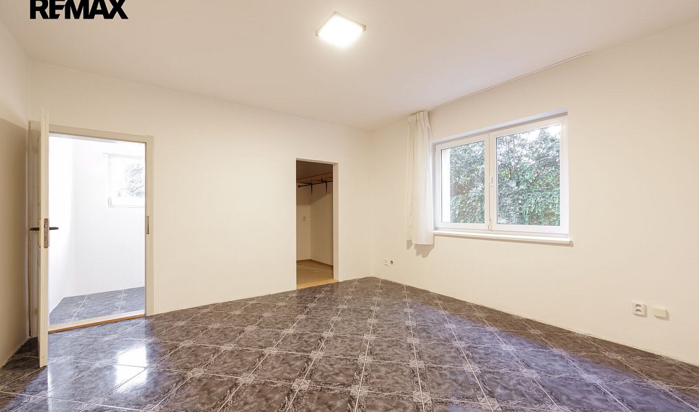 Prodej domu 520 m² s pozemkem 764 m², Roztoky – náhled fotky 24
