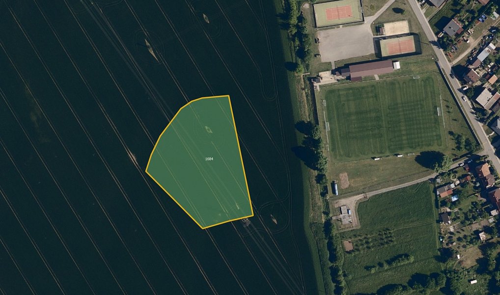 Prodej pole 28 403 m², Tlumačov – fotka 1 z 4