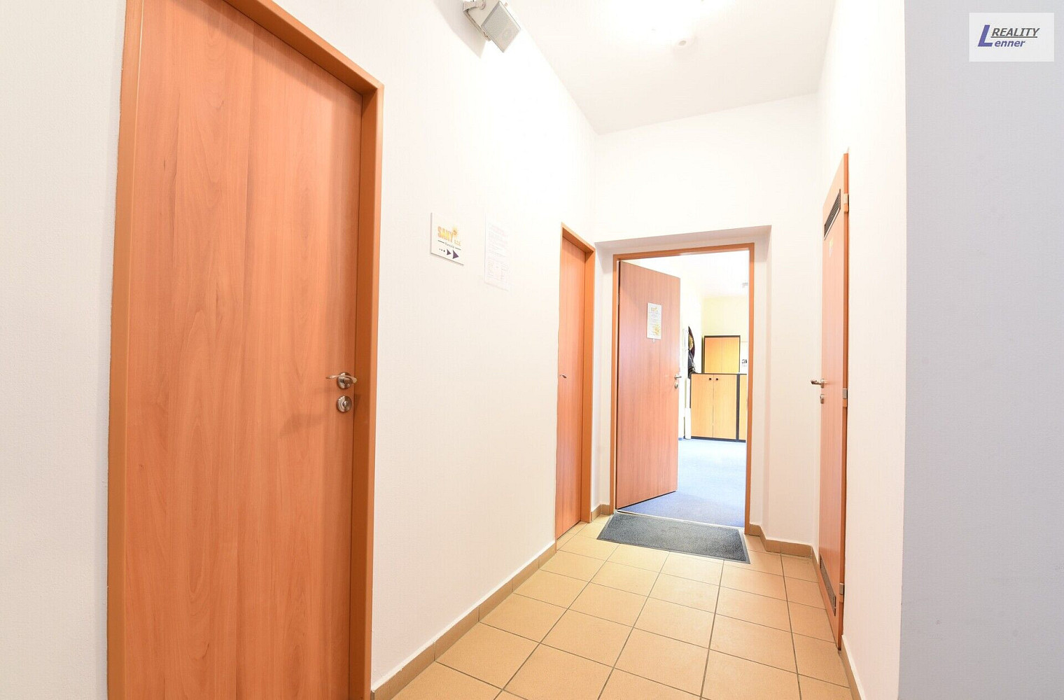 Pronájem kanceláře 173 m² – fotografie 5