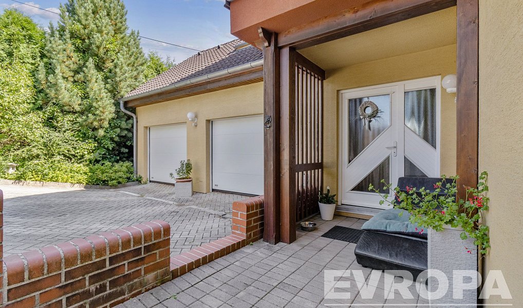 Prodej domu 225 m² s pozemkem 1 197 m², Hybrálec – náhled fotky 2