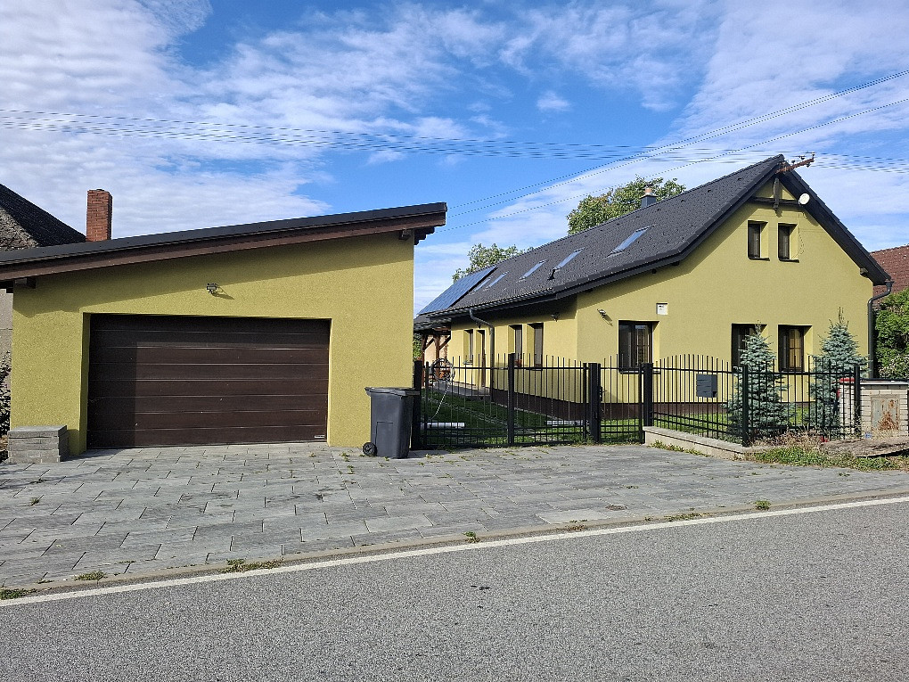 Prodej chalupy 220 m² s pozemkem 1 031 m²