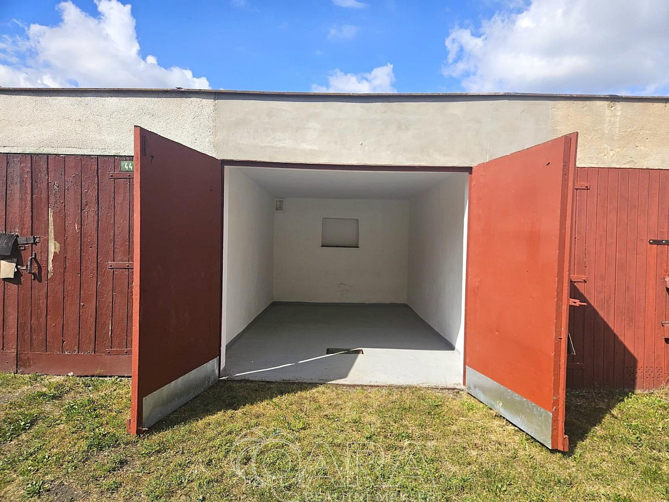 Prodej garáže 17 m2 - kbely, ul. železnobrodská
