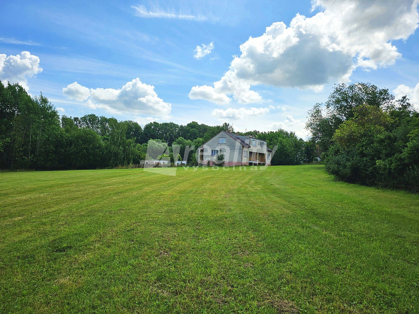 Prodej stavebního pozemku 1 660 m²
