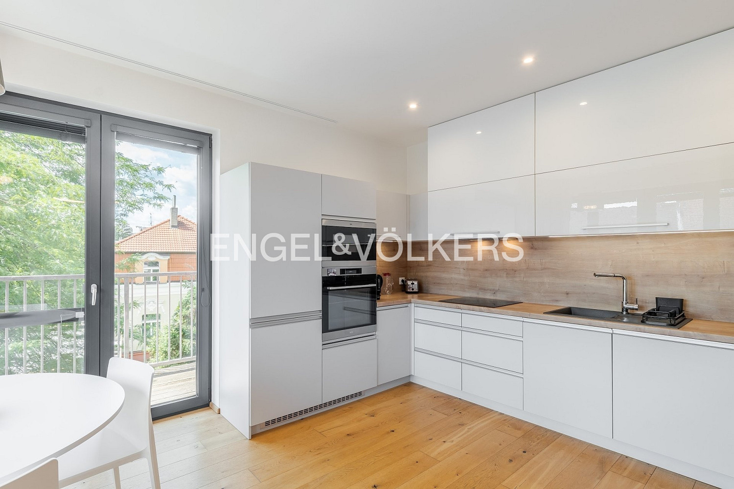 Pronájem bytu 3+kk 93 m² — photo 3