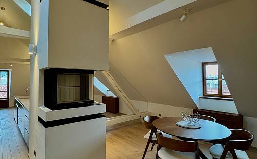 Pronájem bytu 3+1 133 m², U lužického semináře, Praha 1 - Malá Strana