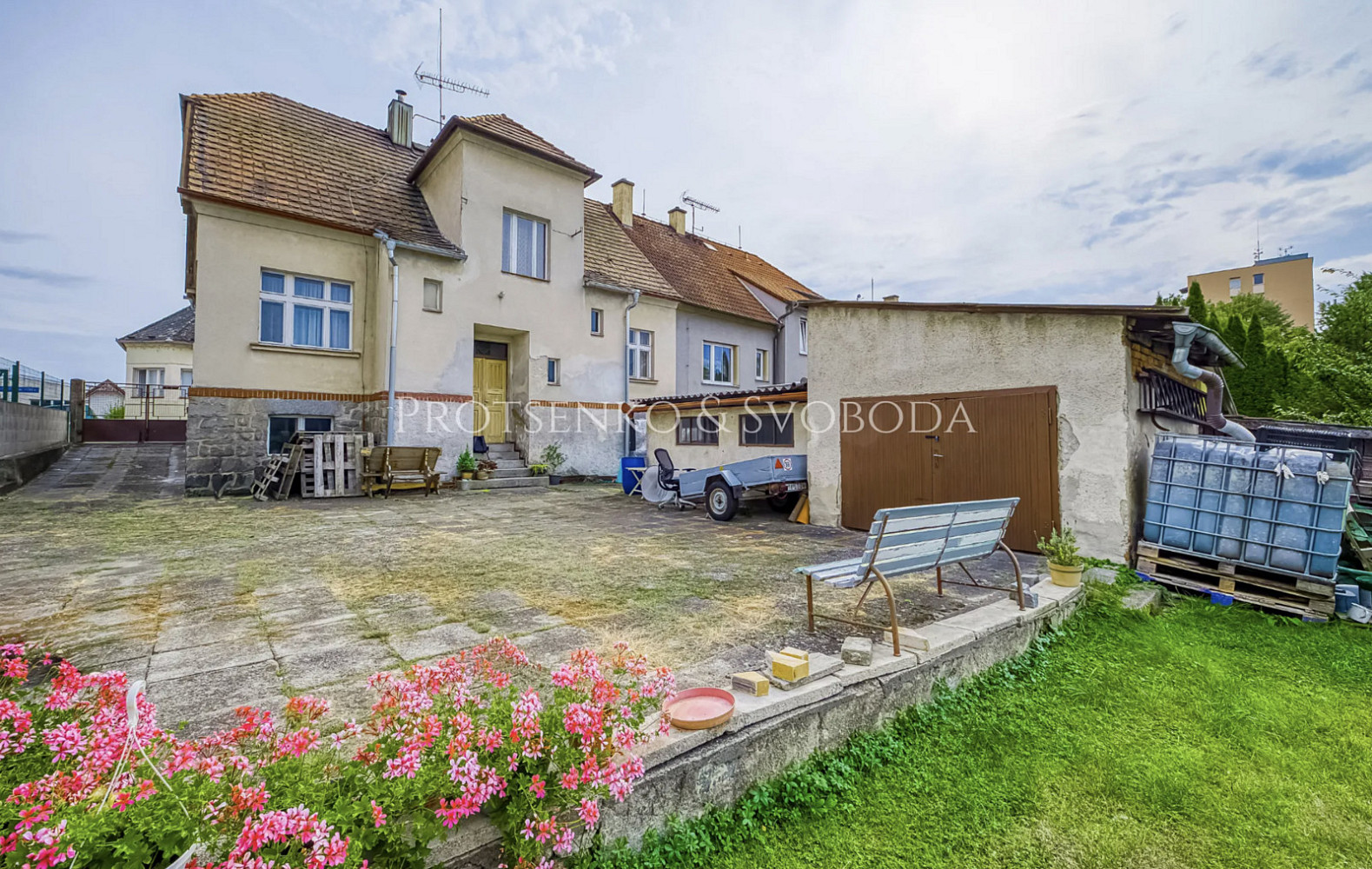 Prodej nájemního domu, činžáku 220 m² – pohled 2