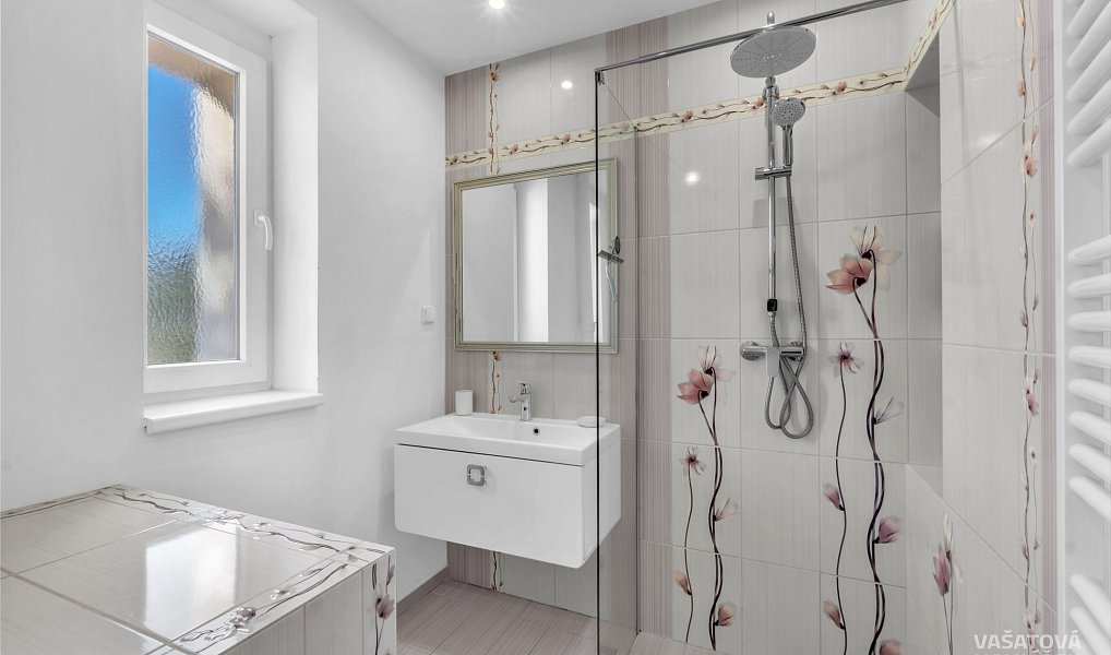 Pronájem bytu 1+kk 28 m², Hradec Králové – náhled fotky 8