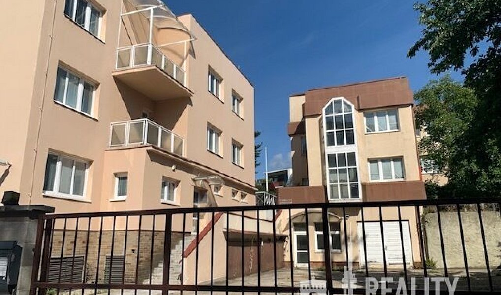 Pronájem kanceláře 347 m², Praha – fotka 1 z 31