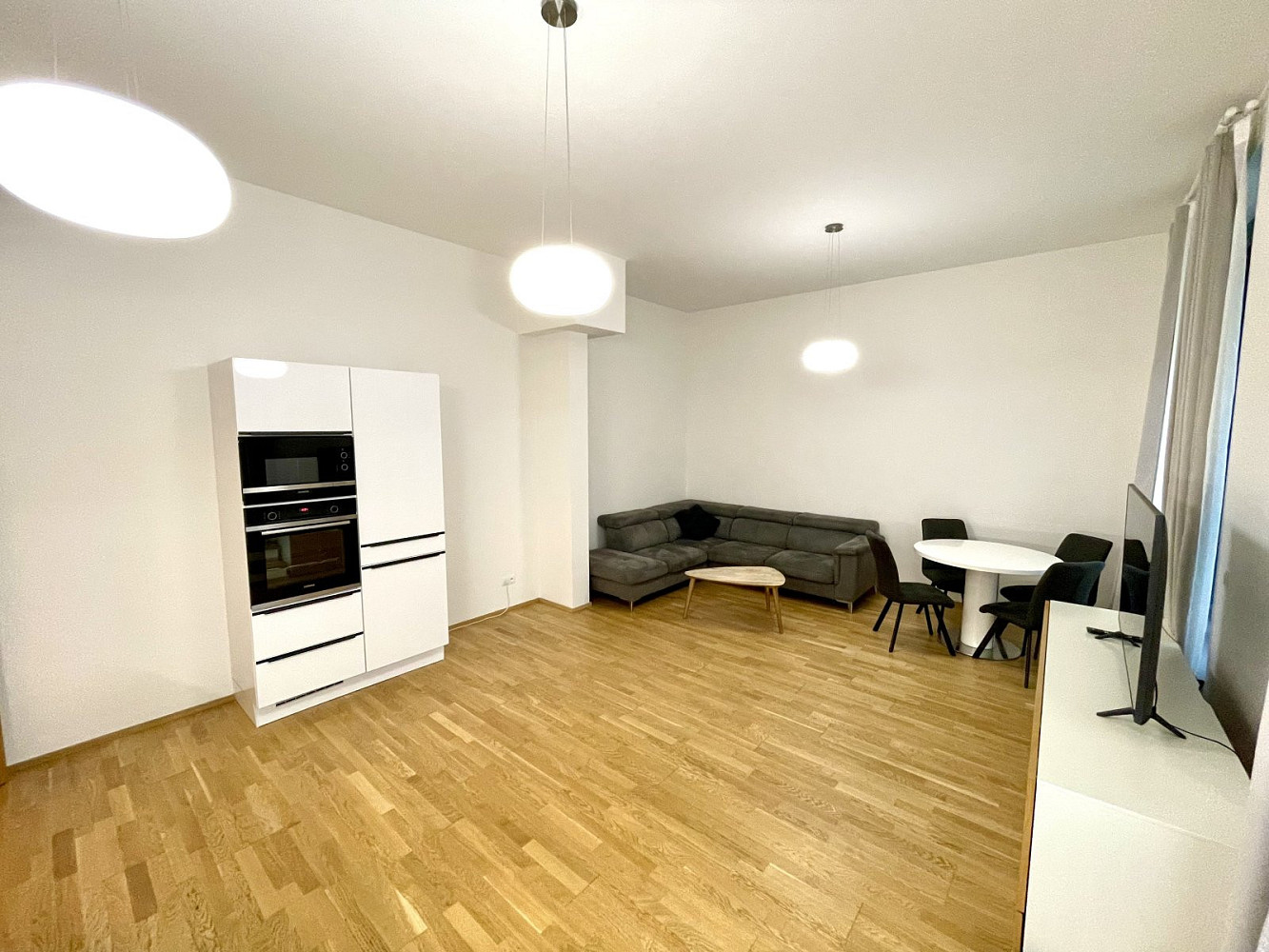 Pronájem bytu 2+kk 62 m² – fotografie 2