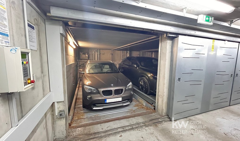 Pronájem garážového stání 11 m2, Praha – náhled fotky 17