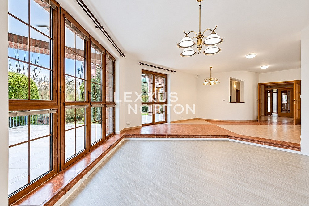 Pronájem domu 384 m² s pozemkem 903 m² – fotografie 3