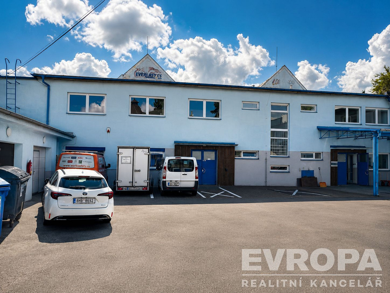 Pronájem kanceláře 75 m² – fotografie 2