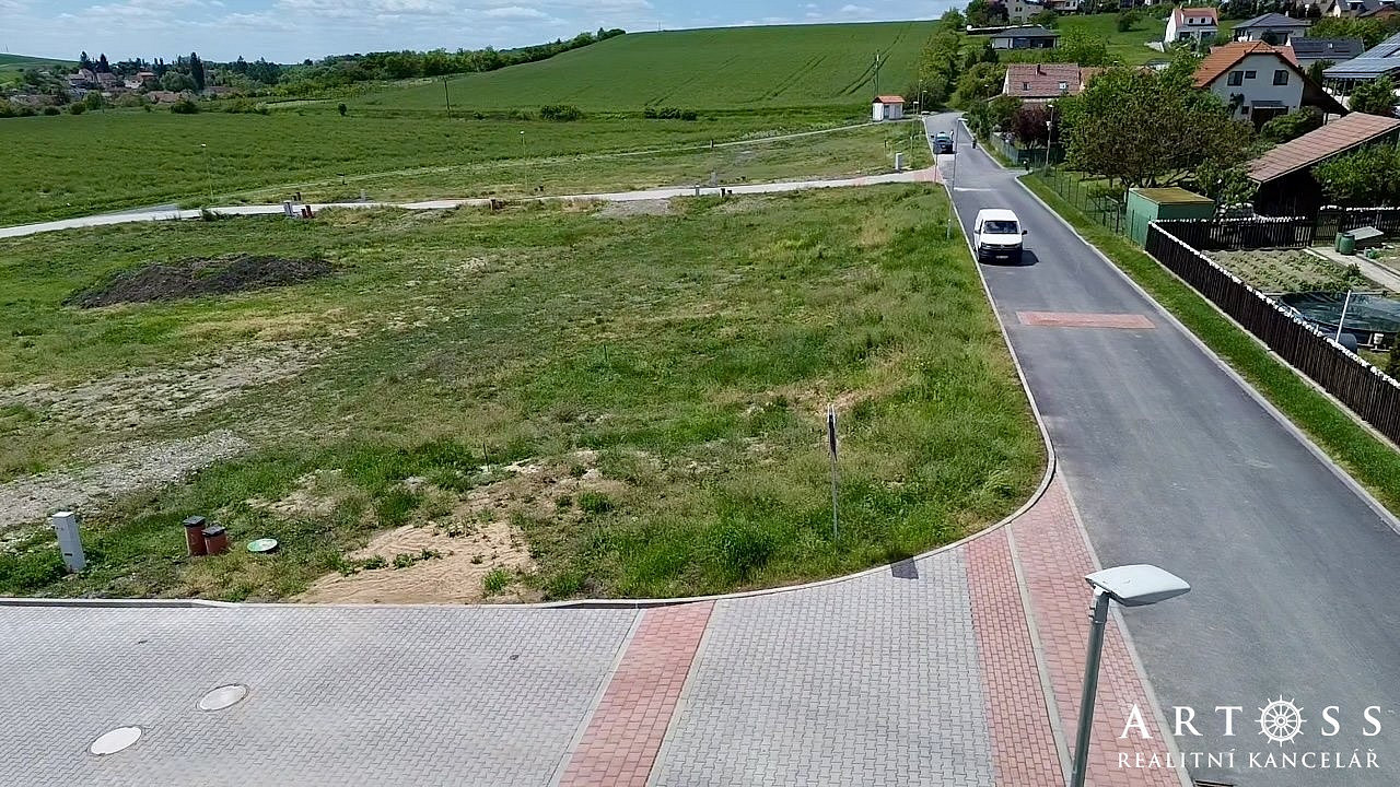 Prodej stavebního pozemku 674 m² – fotografie 2