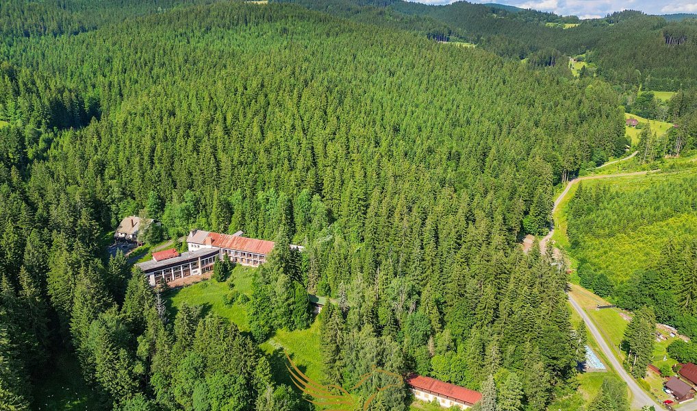 Prodej ubytovacího objektu 4 400 m², Velké Karlovice – náhled fotky 10