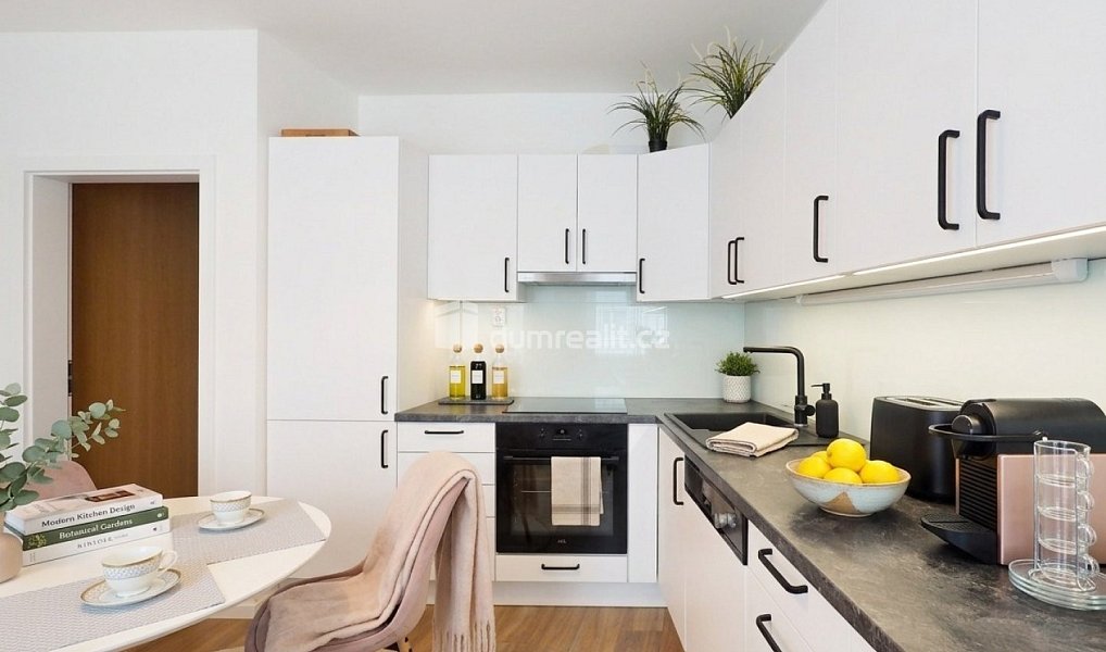Prodej bytu 1+kk 39 m², Praha – náhled fotky 2