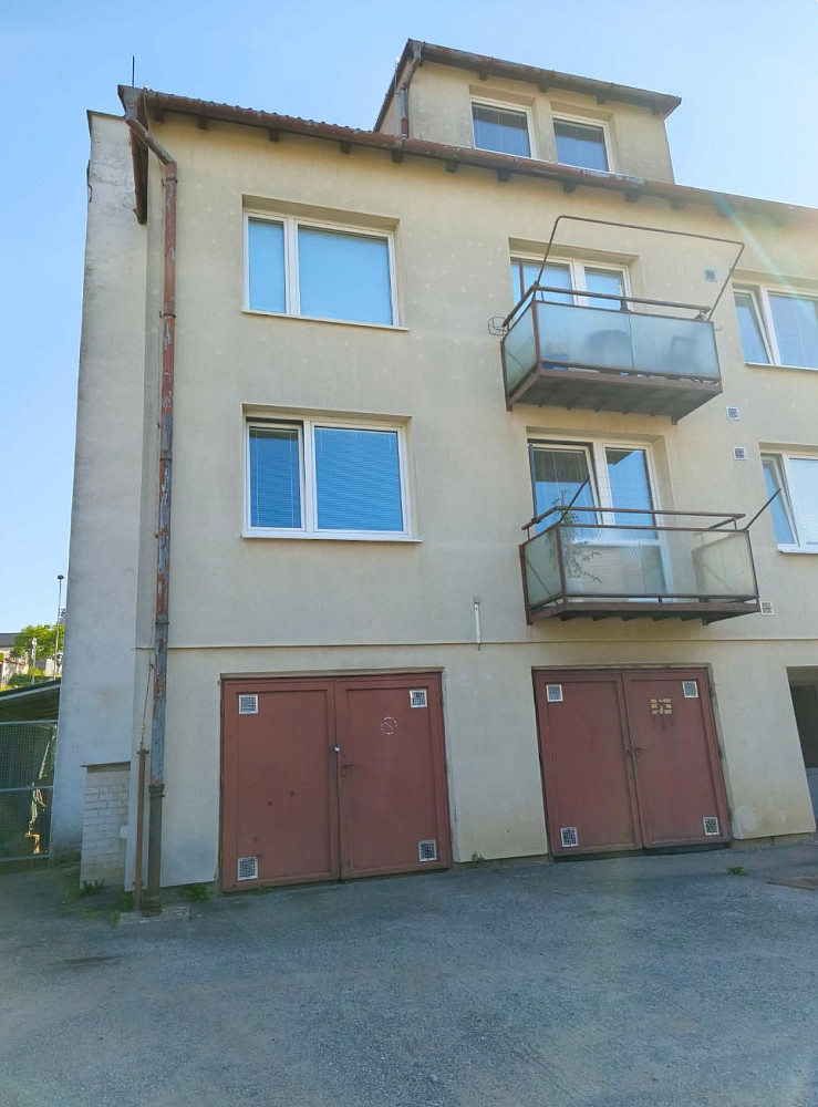 Ve výhradním zastoupení klienta nabízíme garáž o výměře 17m2, která se nachází