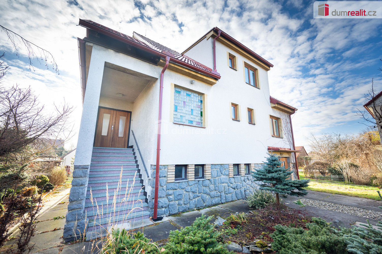 Pronájem domu 241 m² s pozemkem 826 m²