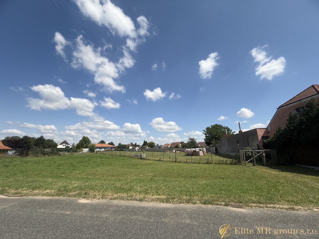 Prodej stavebního pozemku 927 m² — photo 2