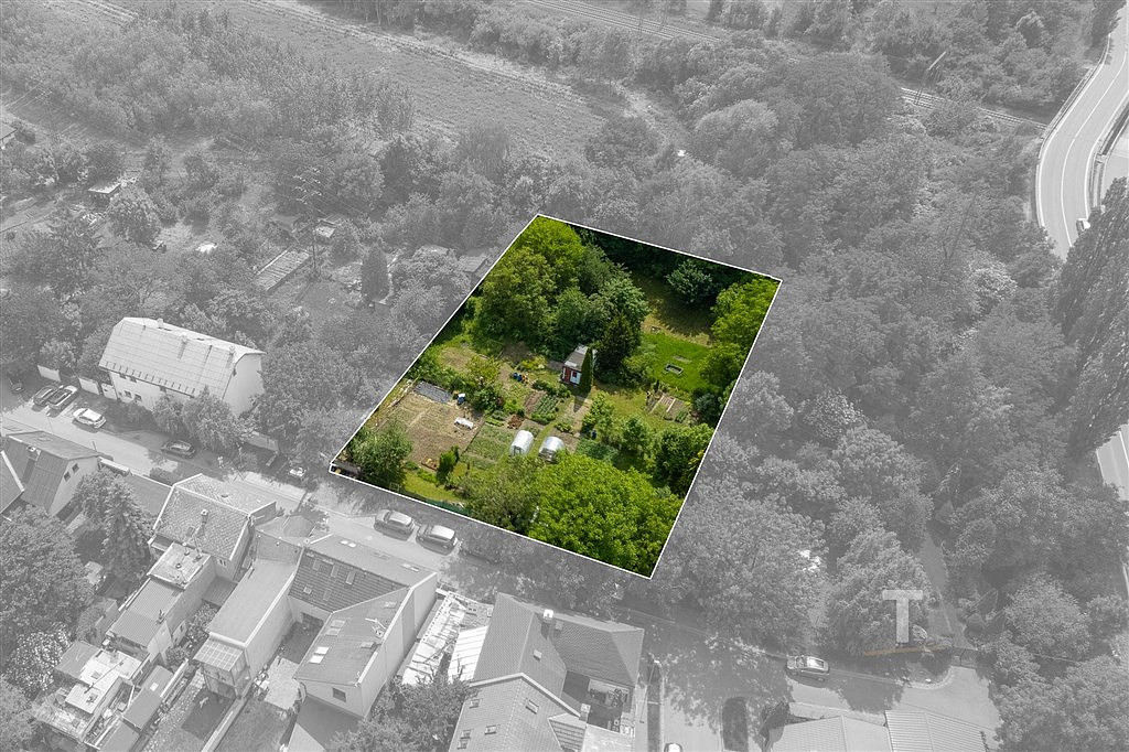 Prodej stavebního pozemku 1 600 m² – pohled 5