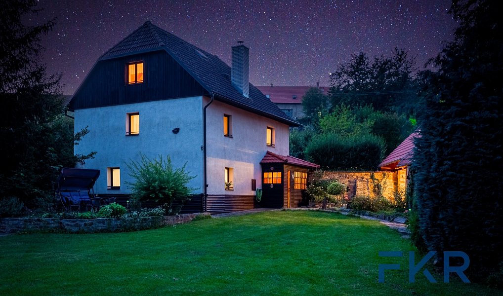 Prodej domu 190 m² s pozemkem 2 846 m², Kouřim – fotka 1 z 21