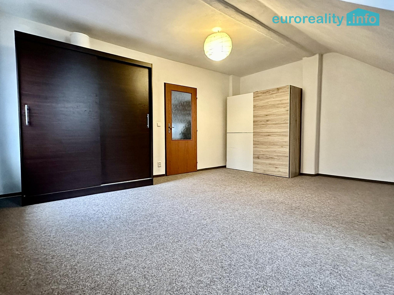 Pronájem bytu 2+kk 57 m² – fotografie 3