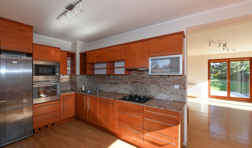 Prodej domu 270 m² s pozemkem 654 m², Jesenice – náhled fotky 3