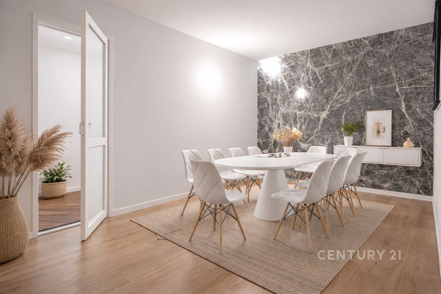 Pronájem obchodních prostor 141 m²