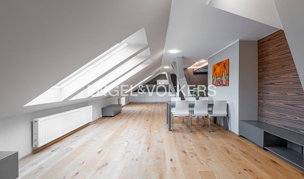 Pronájem bytu 4+kk 135 m², Praha – fotka 1 z 11
