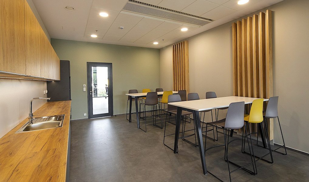 Pronájem kanceláře 362 m², Praha – náhled fotky 9