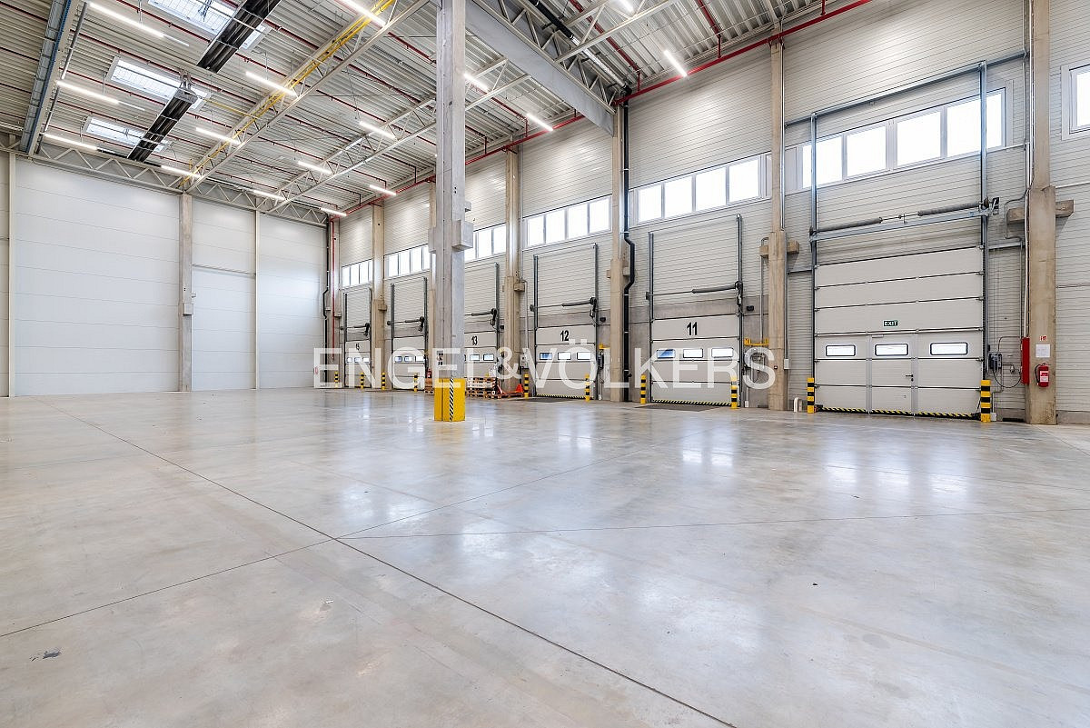 Pronájem skladovacích prostor 2 828 m² – fotografie 3
