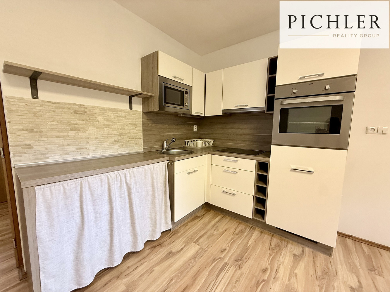 Pronájem bytu 1+1 37 m² — photo 3