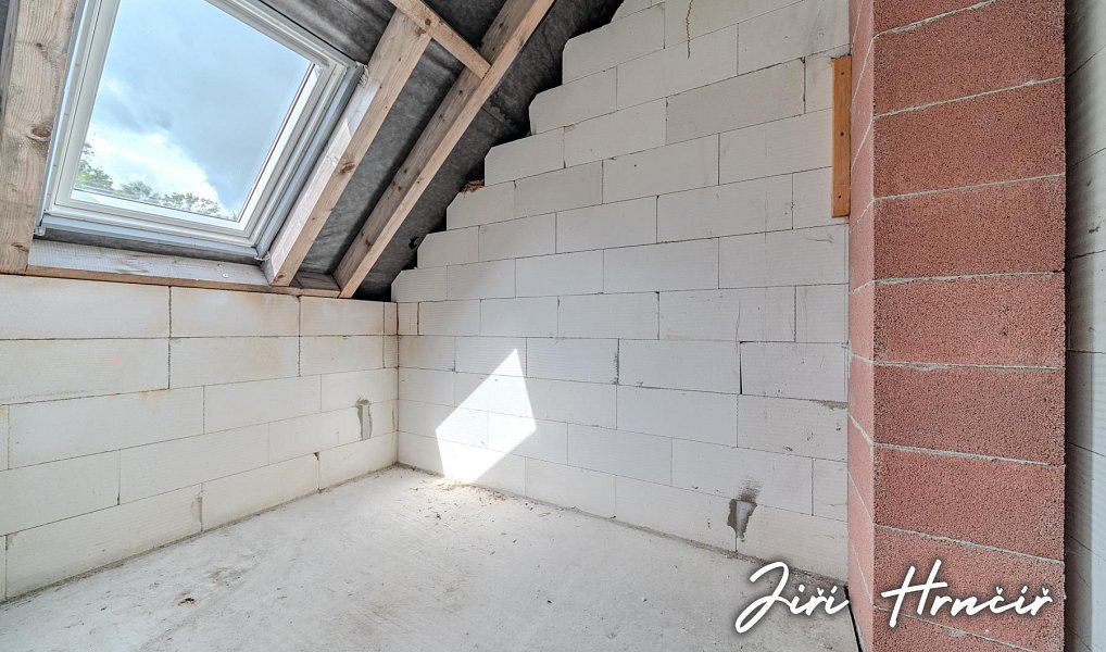 Prodej domu 313 m² s pozemkem 1 052 m², Nové Mitrovice – náhled fotky 10