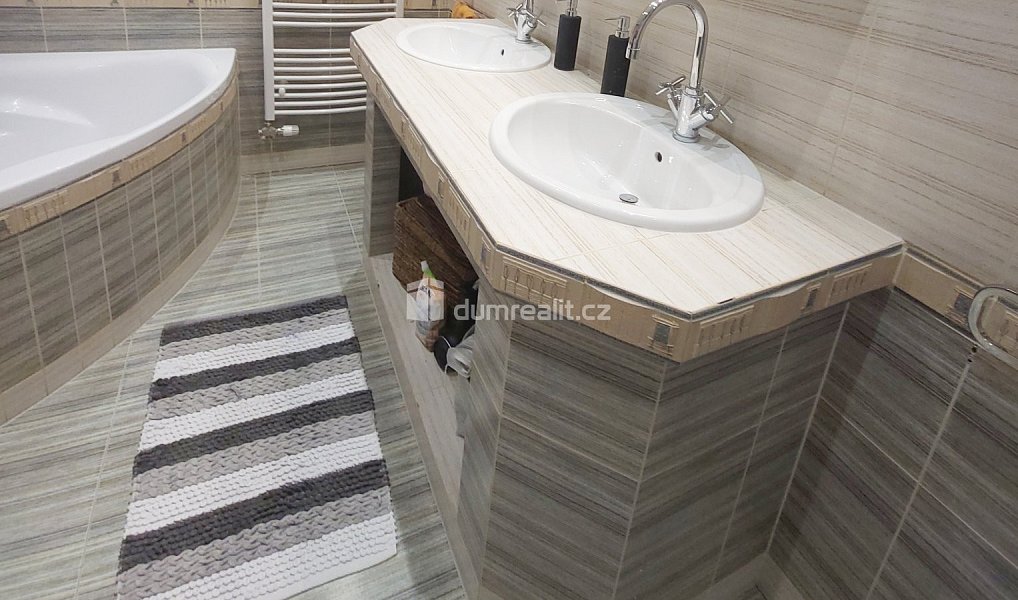 Prodej bytu 4+kk 85 m², Vochov – náhled fotky 12