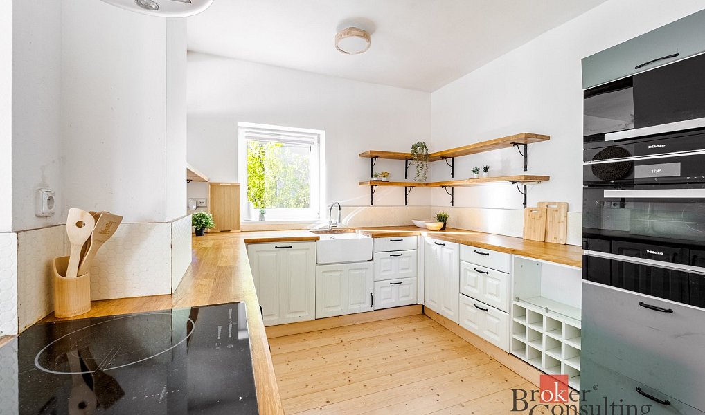 Prodej domu 207 m² s pozemkem 1 124 m², Babice – náhled fotky 4
