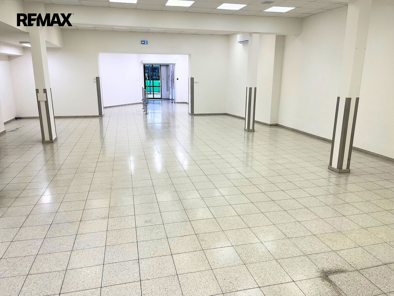 Pronájem obchodních prostor 224 m² – fotografie 3