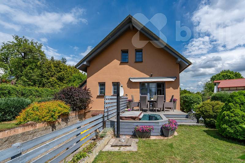 Prodej domu 214 m² s pozemkem 1 285 m²