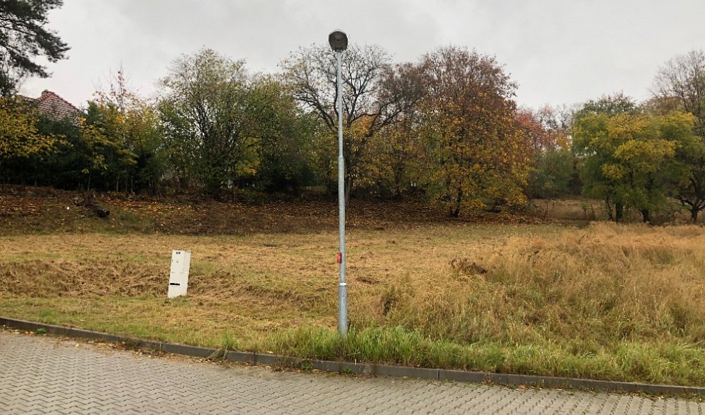 Prodej stavebního pozemku 1 084 m², Velké Popovice – náhled fotky 2