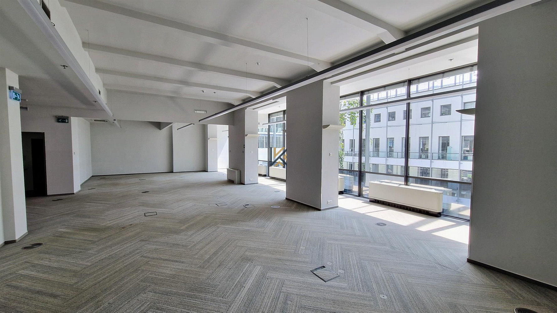 Pronájem kanceláře 434 m² – fotografie 2