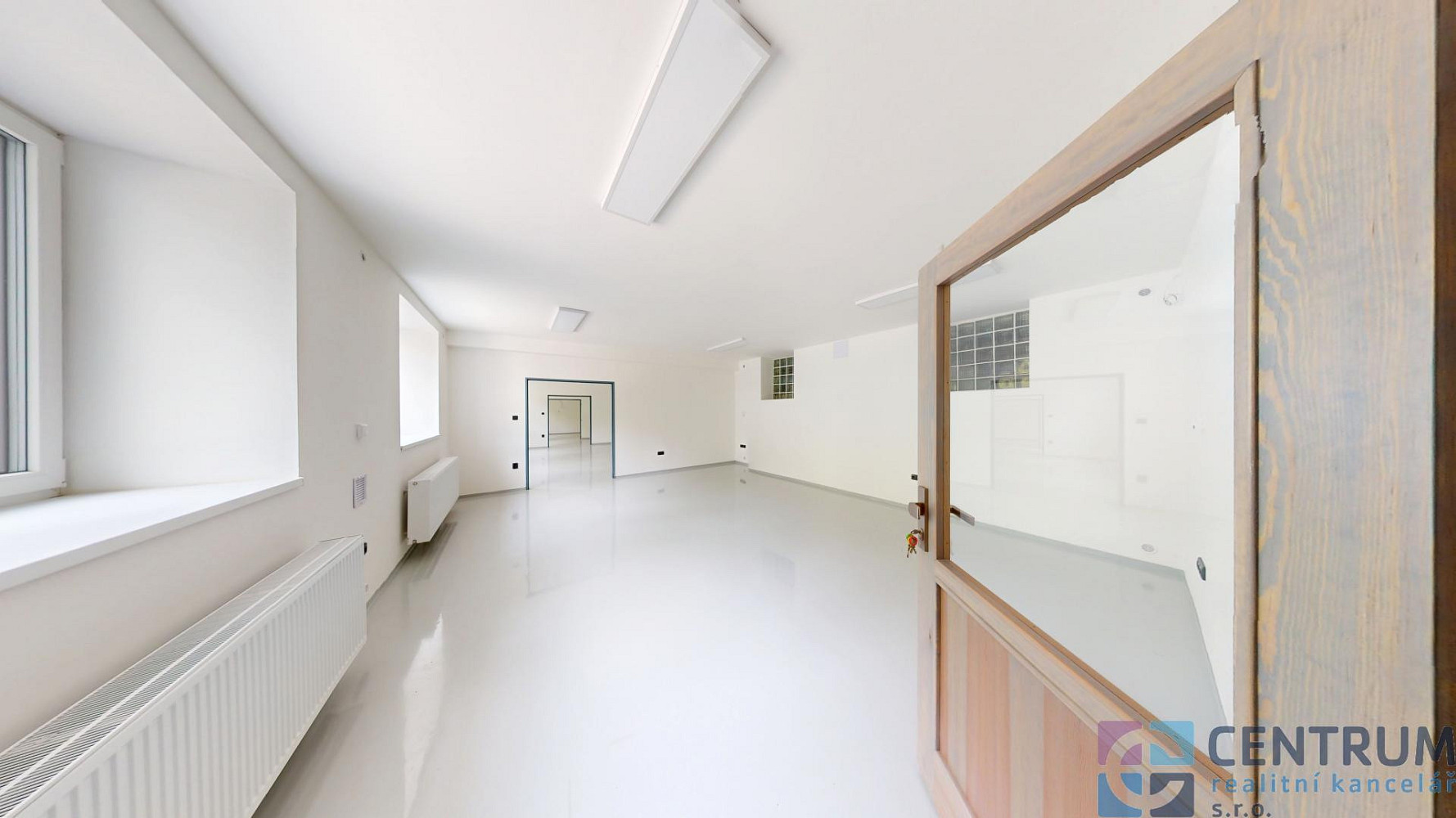 Pronájem kanceláře 350 m² – fotografie 4