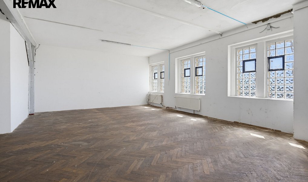 Prodej výrobních prostor 2 350 m², Aš – náhled fotky 39