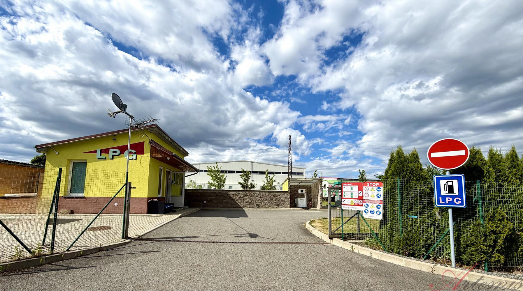 Prodej komerčního objektu (jiného typu) 994 m²