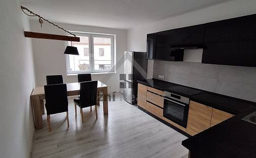 Prodej bytu 3+1 80 m², Husovo náměstí, Mladá Vožice, okres Tábor