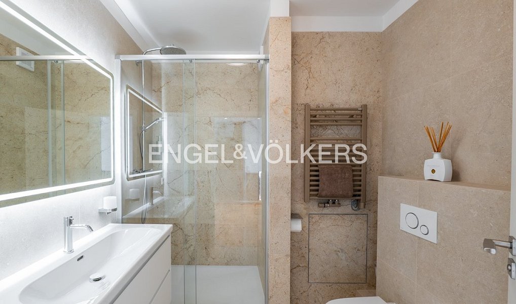 Pronájem bytu 4+kk 131 m², Praha – náhled fotky 13