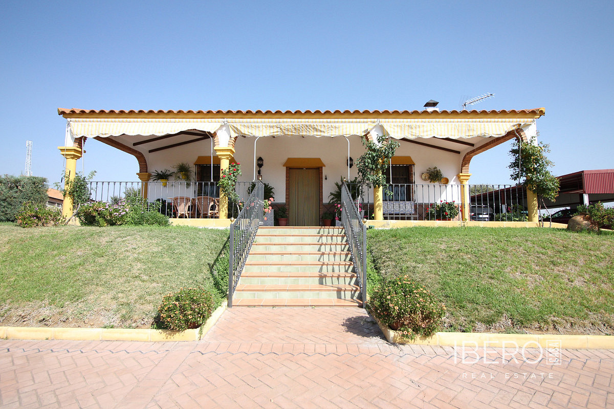 Prodej domu 195 m² s pozemkem 40 000 m²